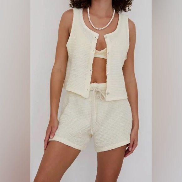 NWOT DONNI. Waffle Roll Short Size M - Picture 3 of 3